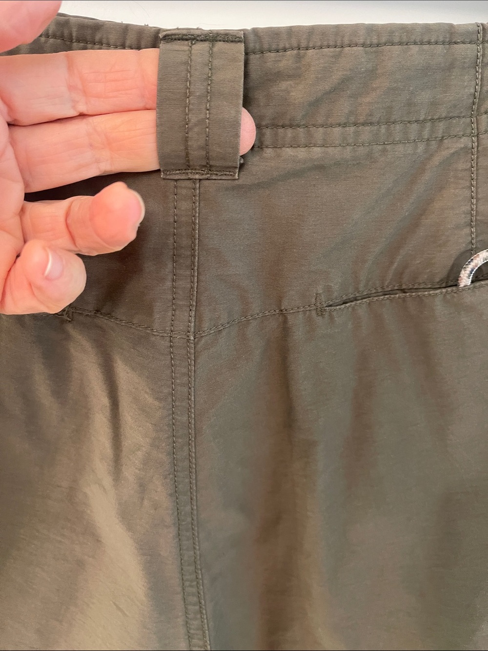 Columbia Women's Olive Cargo Shorts/ High Waisted - Picture 11 of 13